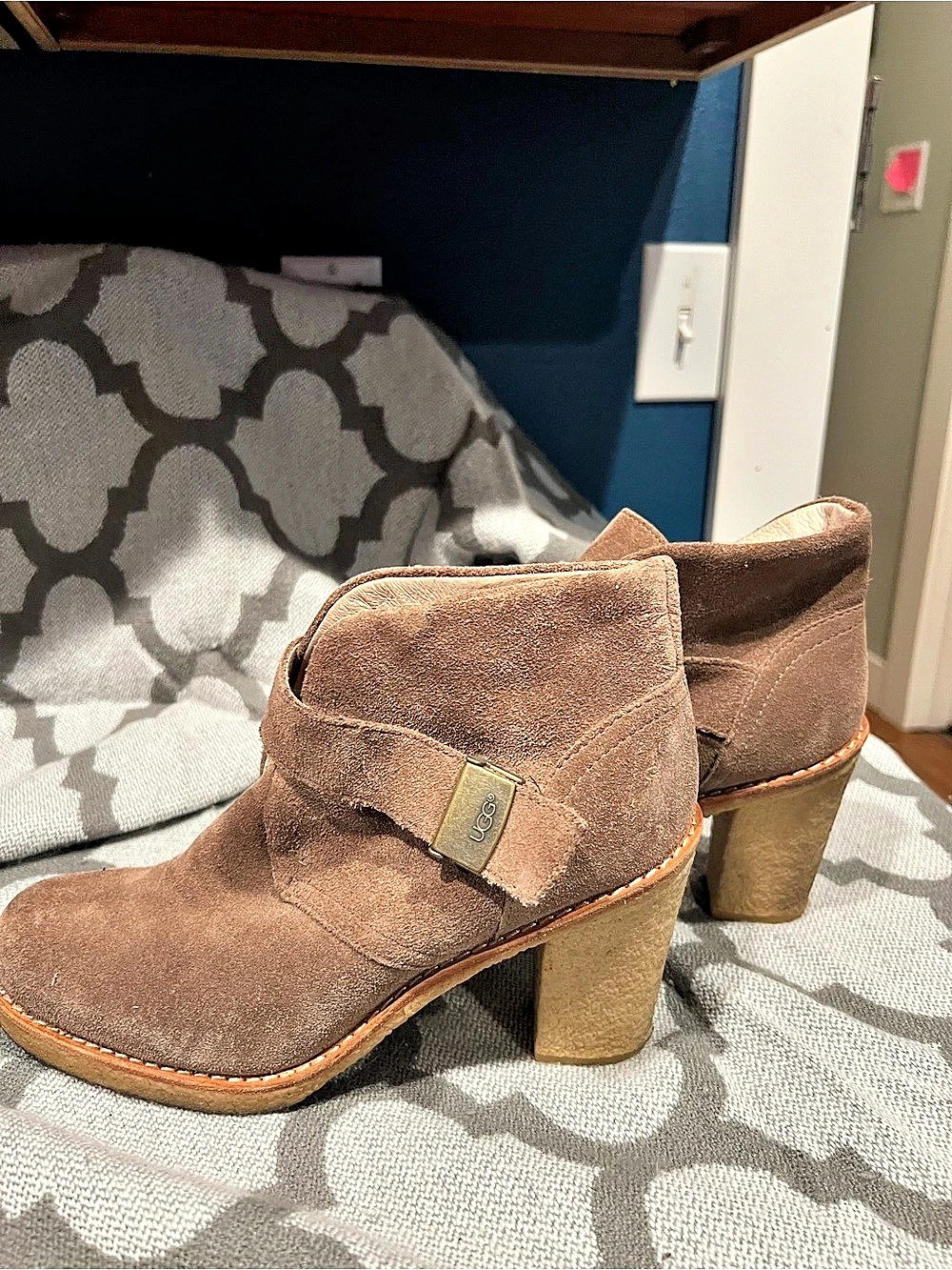 UGG SG 3212 Brown Leather Ankle Boots US 9